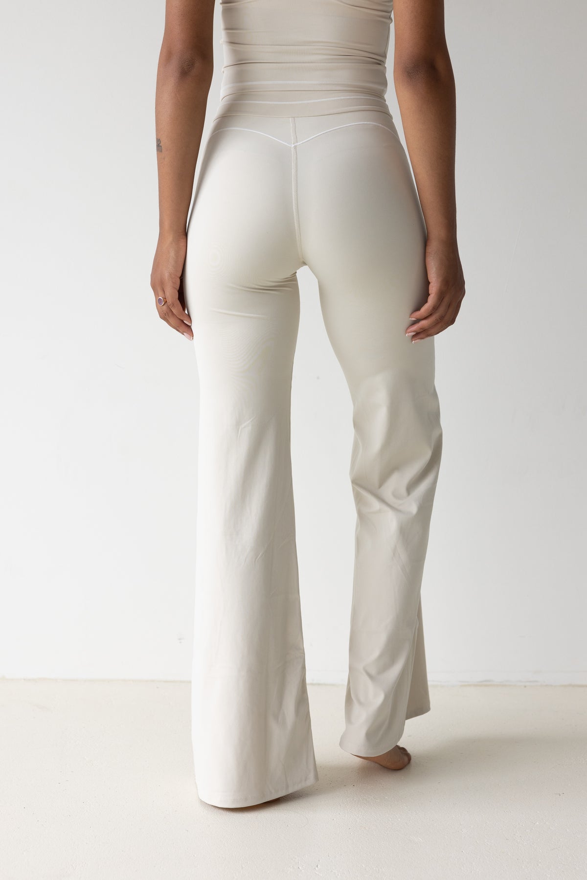 CALMA Flared Legging